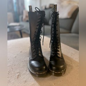 Doc Martens 14 eye boots!